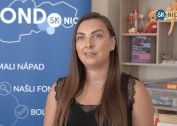 Žena pred bannerom, Výzva Fondu SK-NIC pre malé projekty 2025